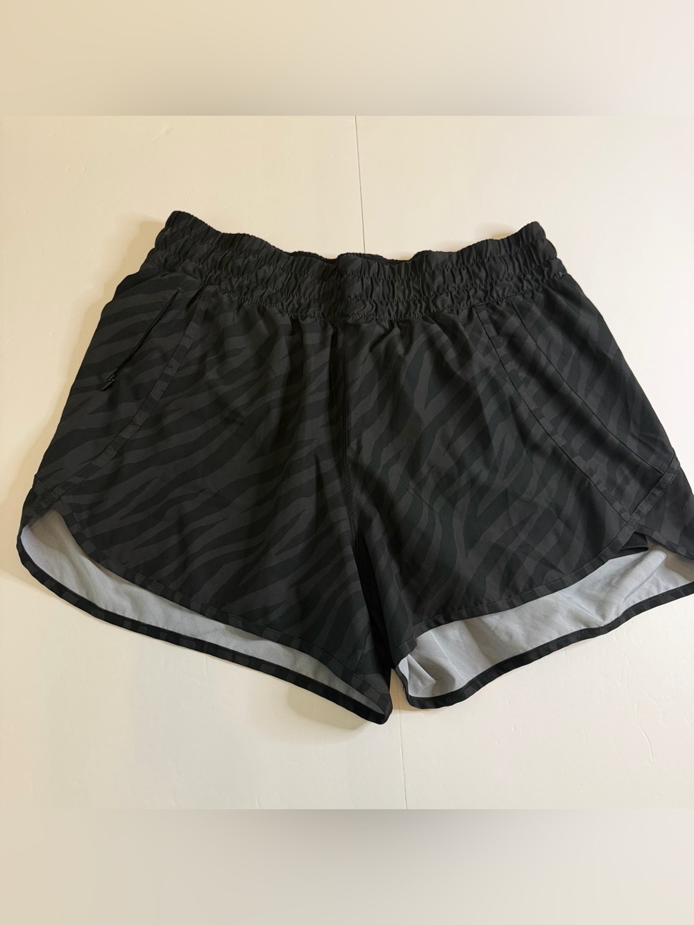 Avia Women’s XL Black Zebra Print 2-in-1 Running Shorts 4” Inseam Activewear